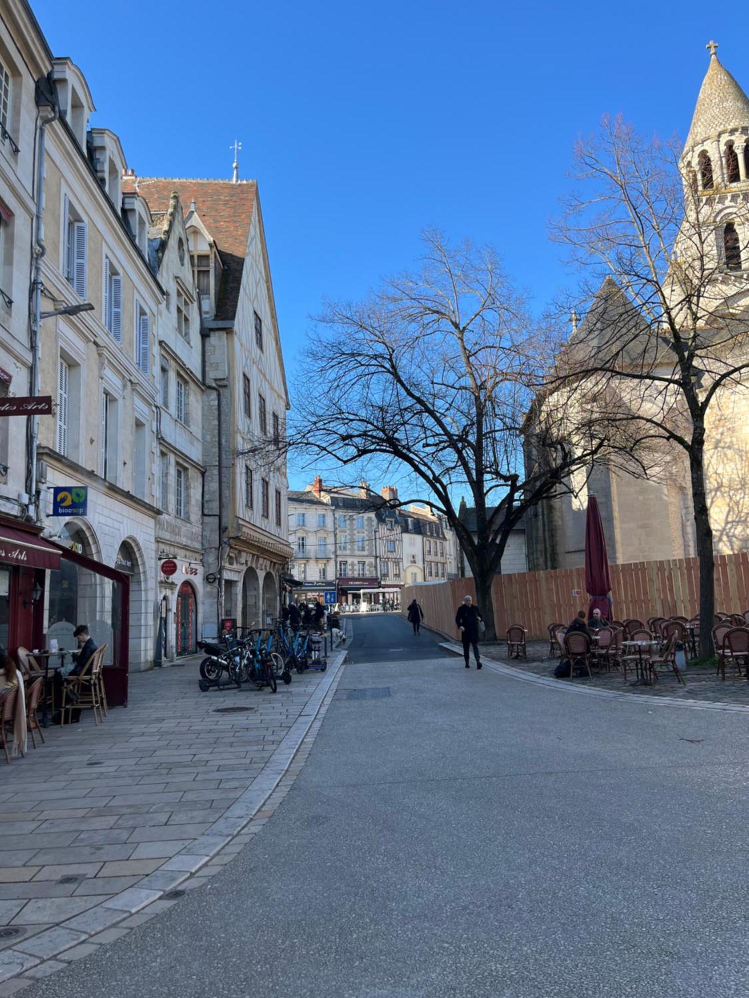 Le Cosy Du Marche Notre-Dame Apartment Поатие Екстериор снимка
